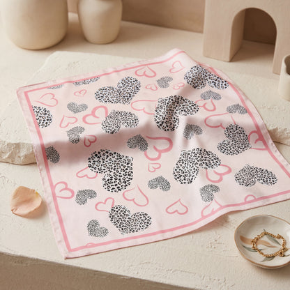 Foulard CARRE rose à cœurs léopard