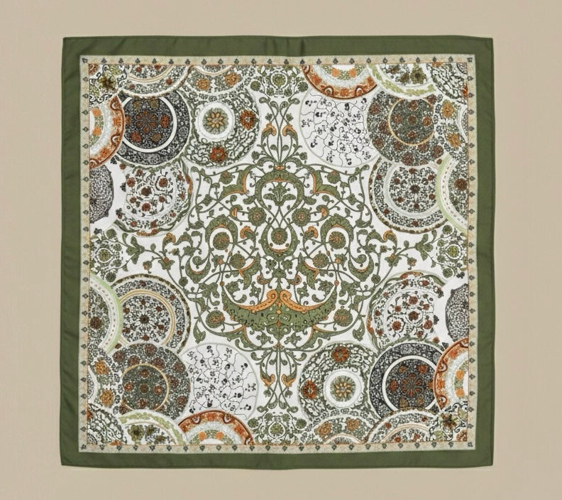 Foulard CARRE vert motifs bandana
