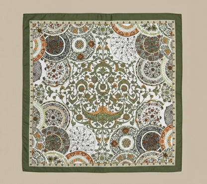 Foulard CARRE vert motifs bandana