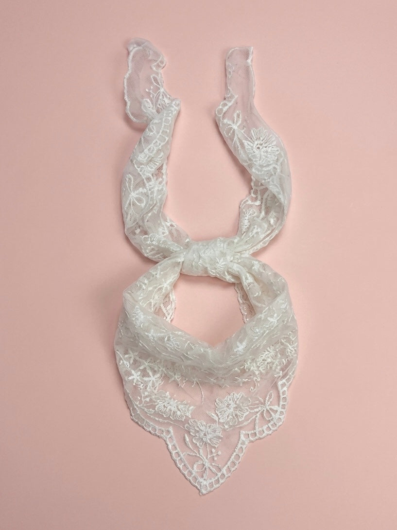 Foulard DENTELLE motifs fleurs