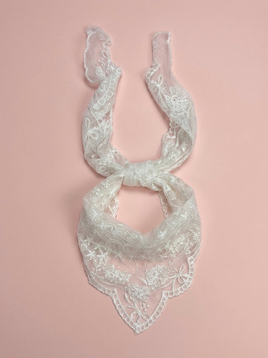 Foulard DENTELLE motifs fleurs