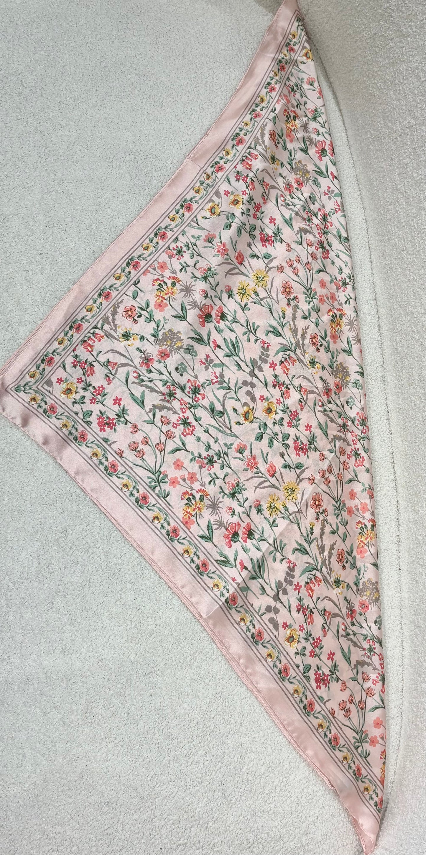 Foulard CARRE motifs liberty rose