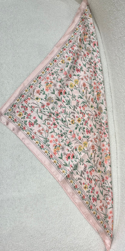 Foulard CARRE motifs liberty rose