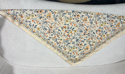 Foulard CARRE motifs liberty jaune