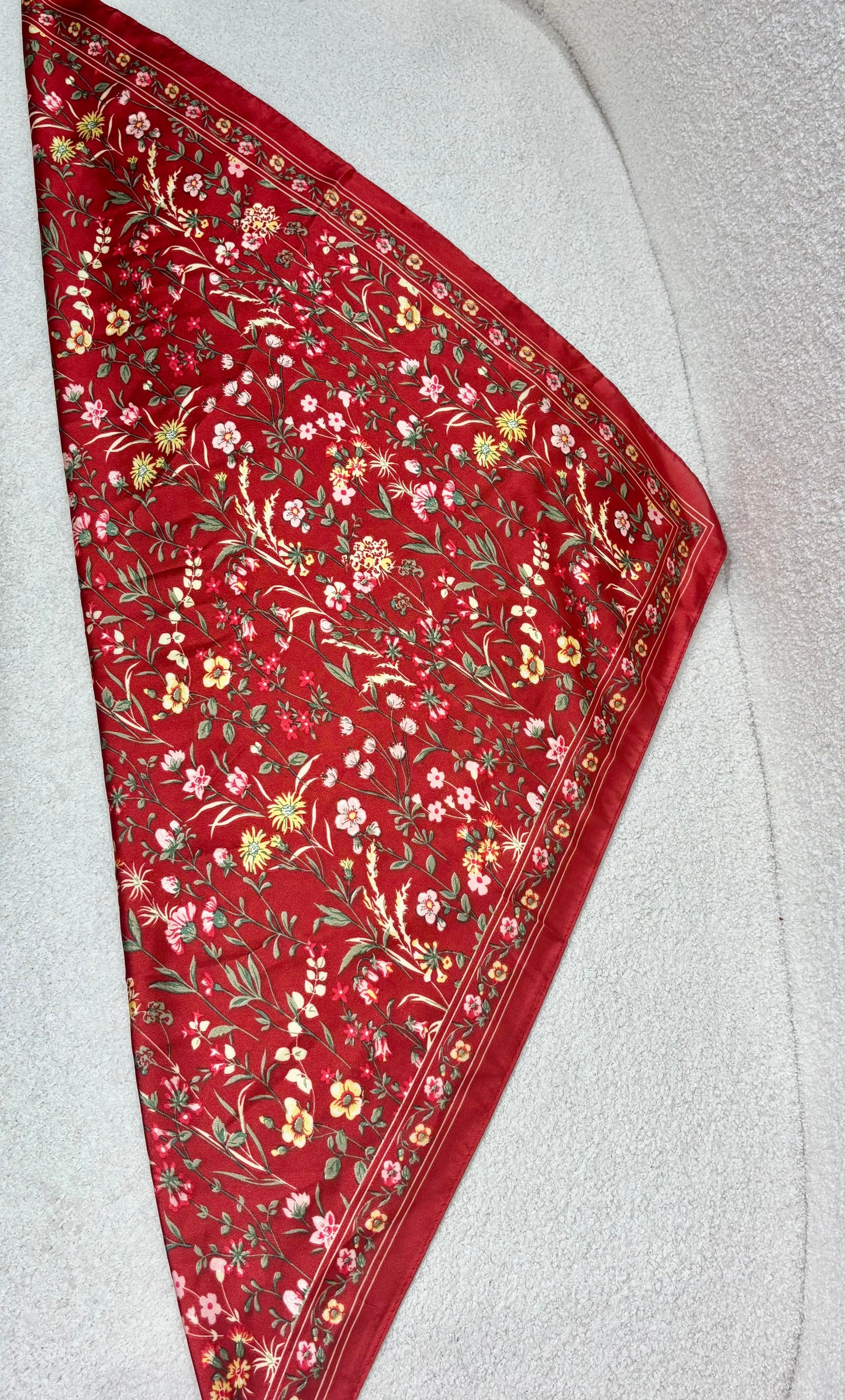 Foulard CARRE motifs liberty rouge