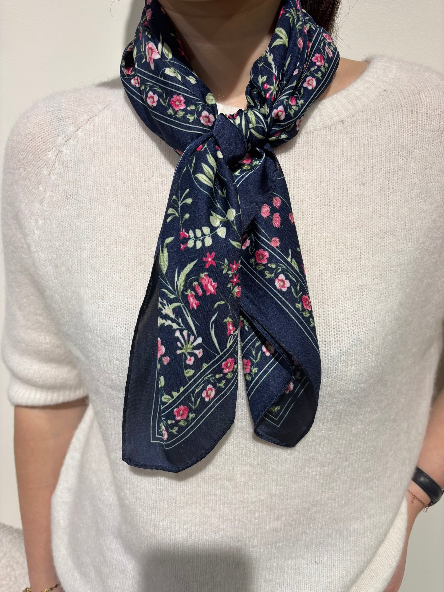 Foulard CARRE motifs liberty bleu