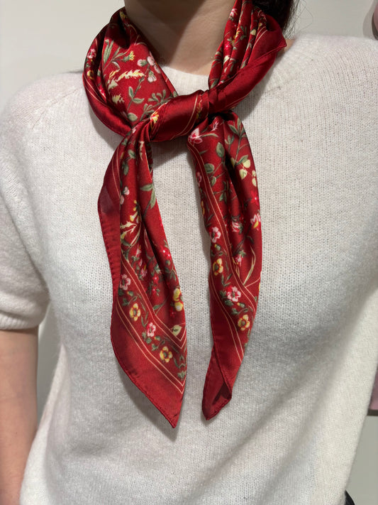 Foulard CARRE motifs liberty rouge
