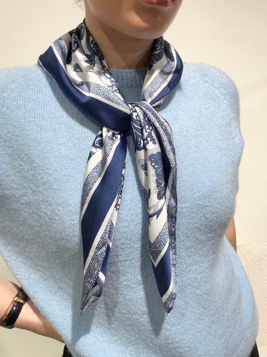 Foulard CARRE bleu à motifs