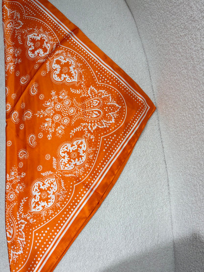 Foulard CARRE orange à motifs bandana