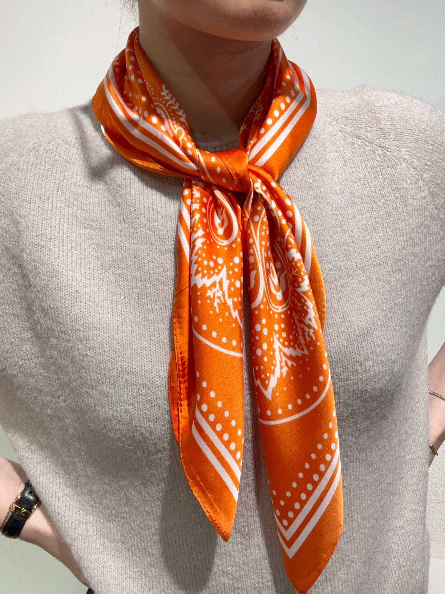 Foulard CARRE orange à motifs bandana