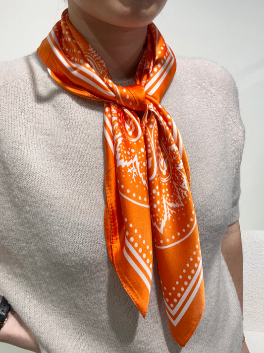 Foulard CARRE orange à motifs bandana